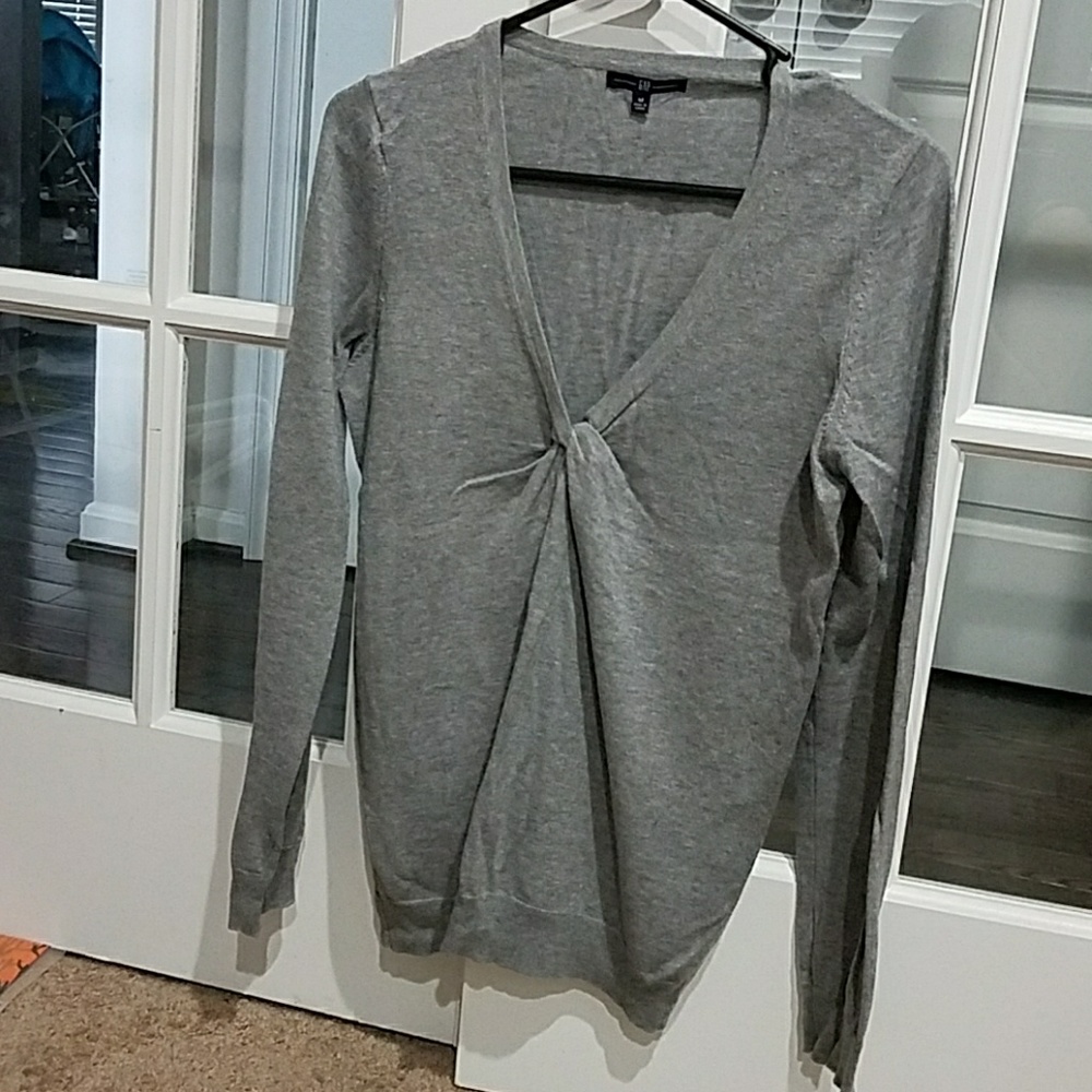 Gap sweater